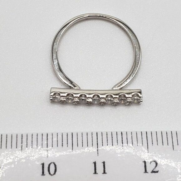 0.56 cttw Moissanite Bar Top Statement Ring in 925 Sterling Silver - Picture 4 of 4